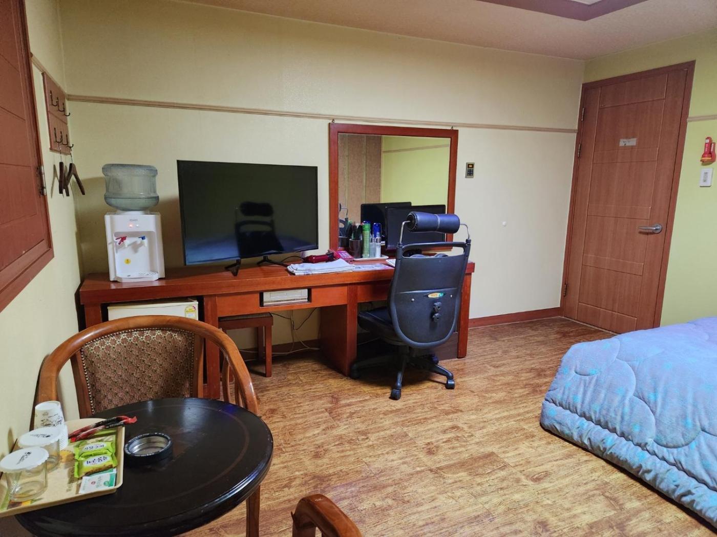 Plus Motel Gwangju Metropolitan City Buitenkant foto